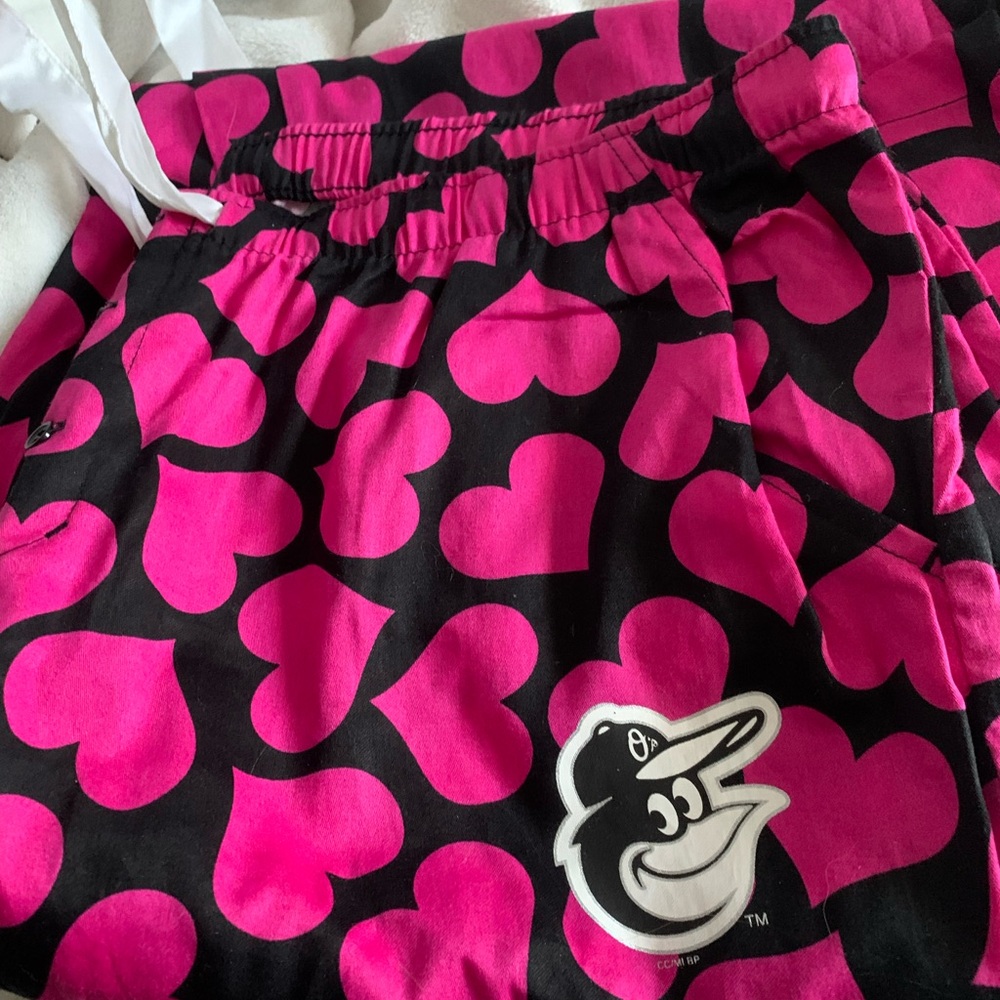 Orioles
Birds Fans Only!Concepts Women’s sz L  Cotton Orioles Pink Heart Pants 💕